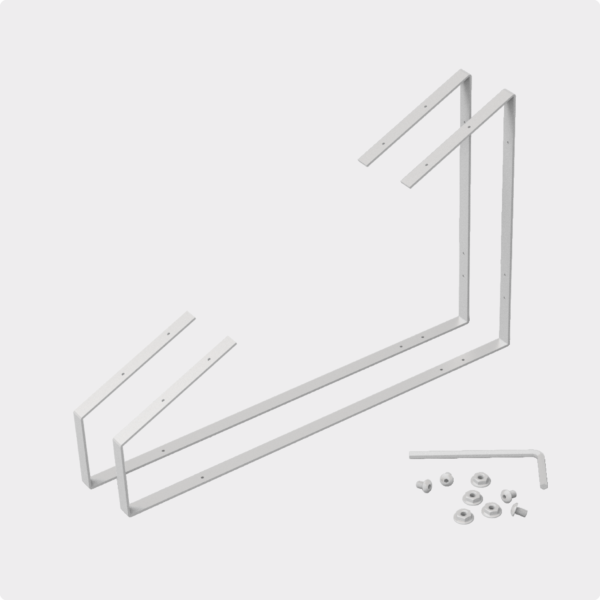 Zwei Metallmügel mit Zubehör zur Montage der Solarmodule.